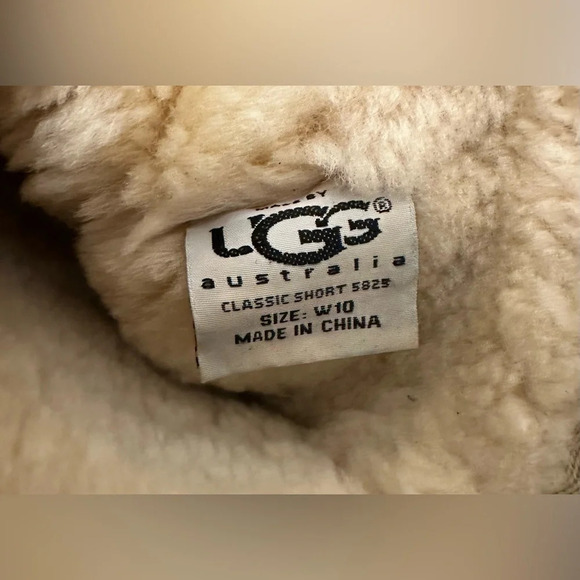 Women’s Ugg Classic Short Boots in Sand Size 10 - Picture 4 of 5